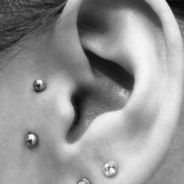 antitragus_surfacepiercing
